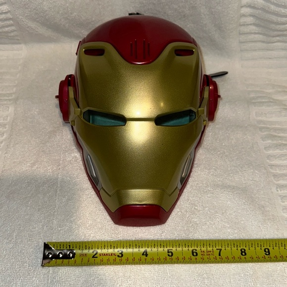DISNEYPARKS MARVEL EXCLUSIVE- IRON MAN MASK COLLECTORS ITEM - Picture 4 of 12